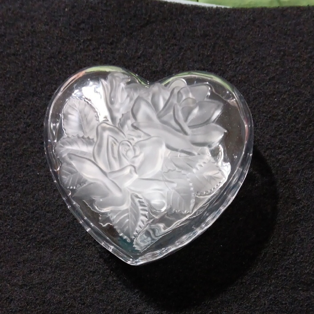 Heart-Shaped Glass Rose Decor